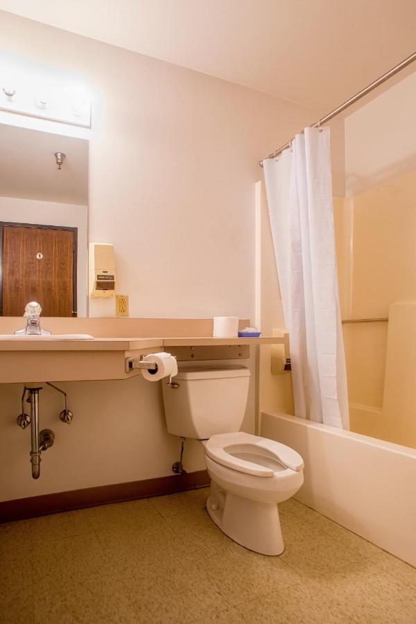 Lafayette Inn Moundsville Eksteriør billede