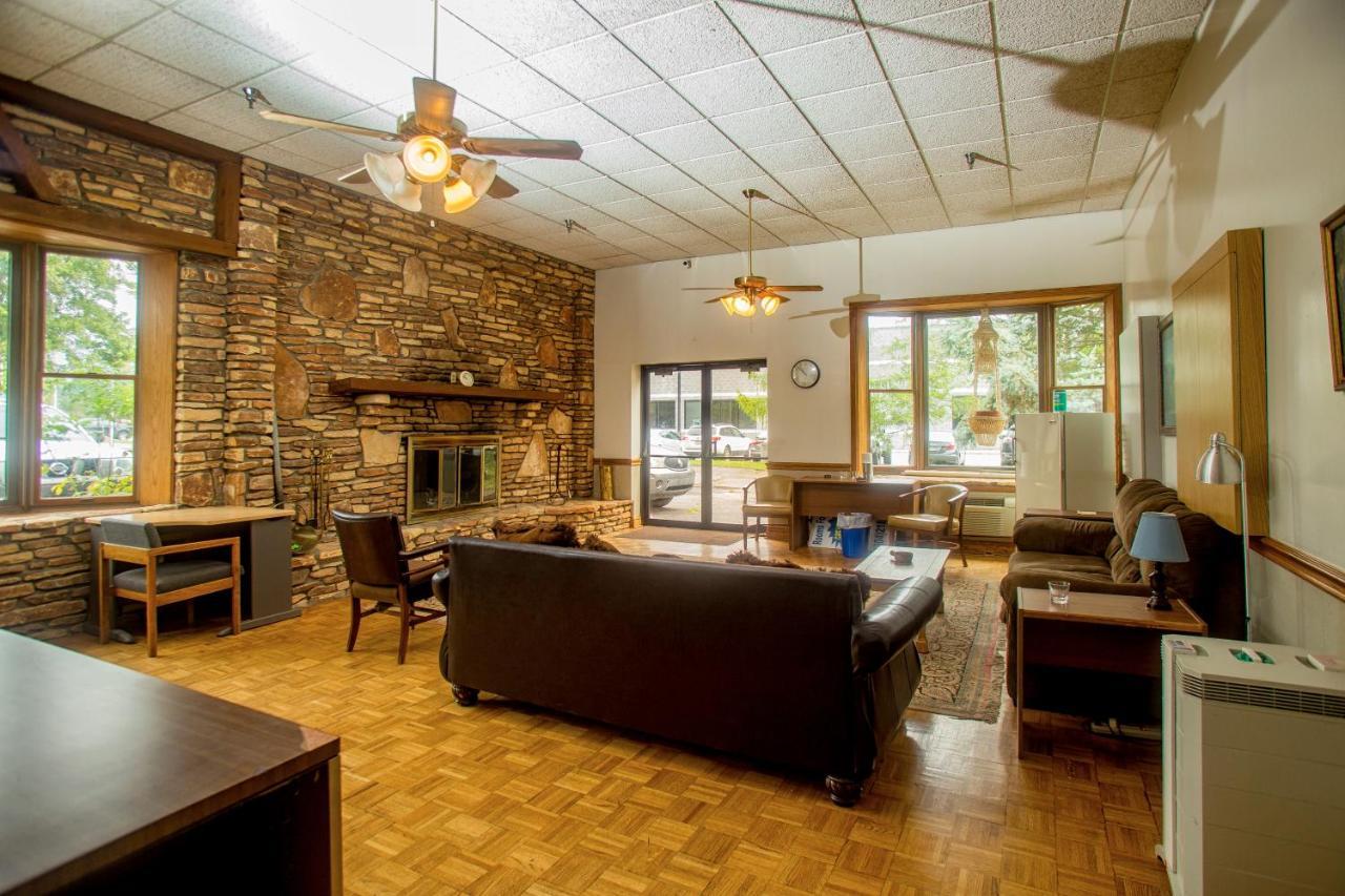 Lafayette Inn Moundsville Eksteriør billede